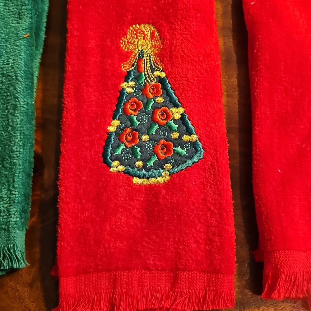 Festive Christmas Holiday Hand Towels Set - Red and Green 7 Vintage